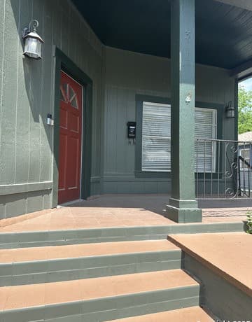 3-bedroom rental at 311 E Ashby Pl in San Antonio, TX — photo 4