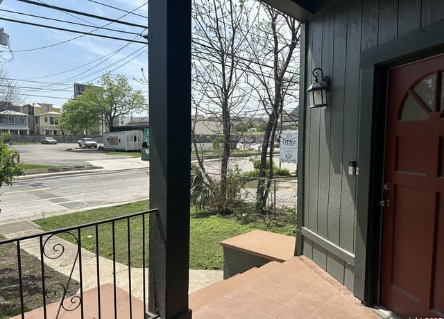 3-bedroom rental at 311 E Ashby Pl in San Antonio, TX — photo 5