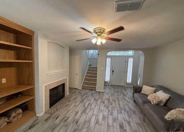 3-bedroom rental at 10739 Bobcat Rise in San Antonio, TX — photo 2