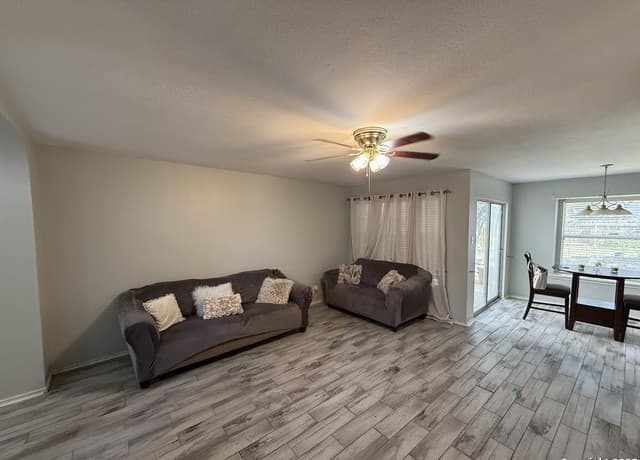 3-bedroom rental at 10739 Bobcat Rise in San Antonio, TX — photo 3