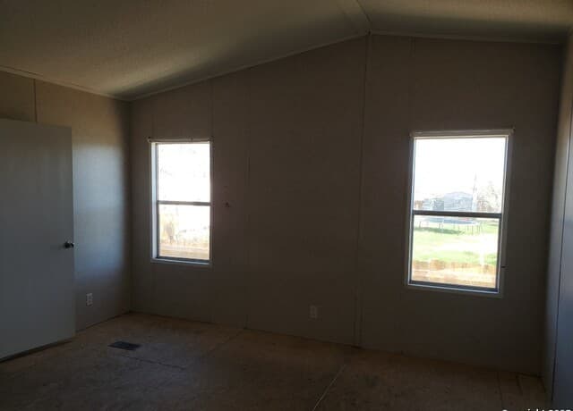 4-bedroom rental at 754 Kayroe Rd in Adkins, TX — photo 3