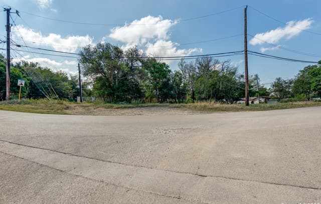 rental at 6707 Queens Crown in Live Oak, TX — photo 4
