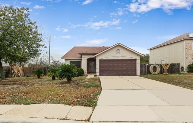 3-bedroom rental at 7234 Raintree Forest in San Antonio, TX — photo 1