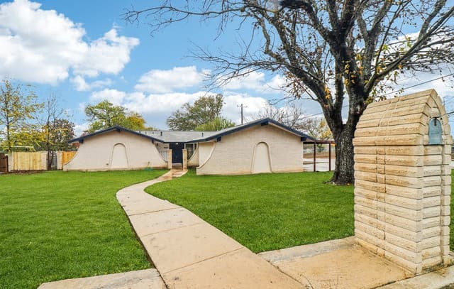 3-bedroom rental at 5630 Lon Chaney in San Antonio, TX — photo 2