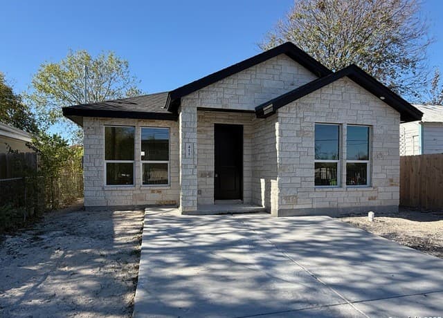 Home for sale at 6415 Buena Vista in San Antonio, TX — photo 2