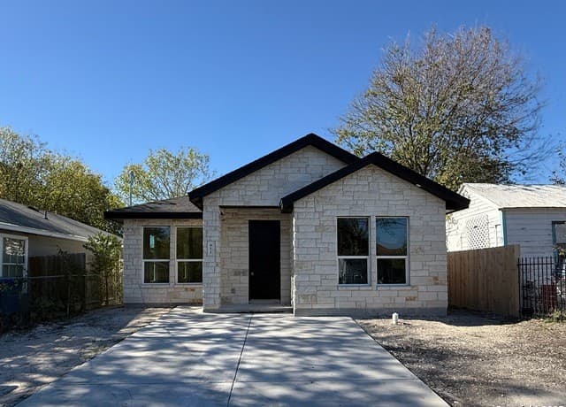 Home for sale at 6415 Buena Vista in San Antonio, TX — photo 3