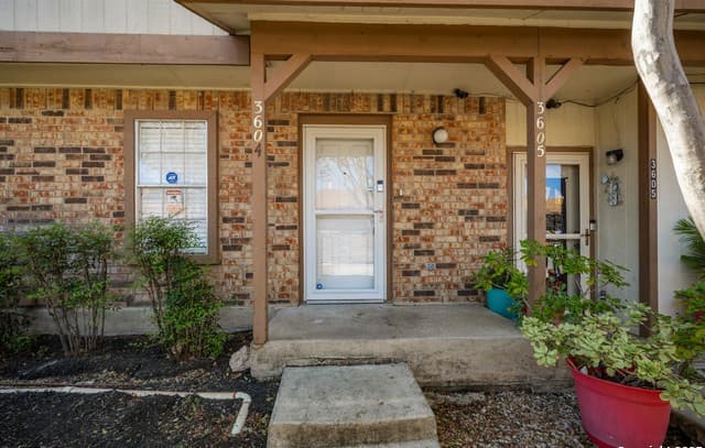 2-bedroom rental at 7880 Micron Unit 3604 in San Antonio, TX — photo 4
