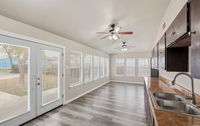 5-bedroom rental at 411 W Vestal in San Antonio, TX — photo 3