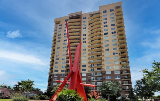 1-bedroom rental at 215 N Center St. Unit 206 in San Antonio, TX — photo 3