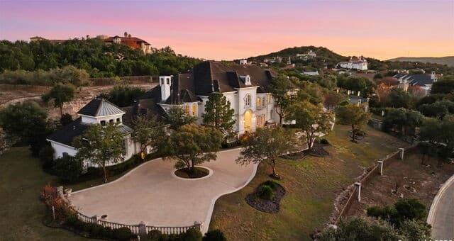 7-bedroom rental at 2 Admirals Way in San Antonio, TX — photo 1