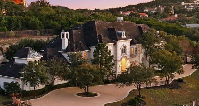 7-bedroom rental at 2 Admirals Way in San Antonio, TX — photo 2