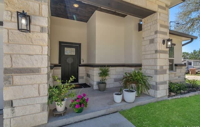 4-bedroom rental at 348 Fawn in Spring Branch, TX — photo 5