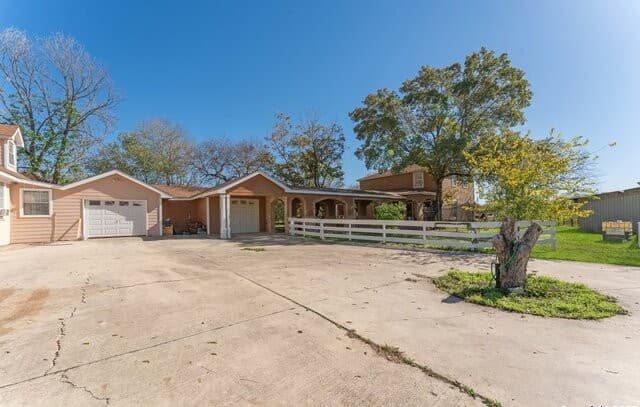 3-bedroom rental at 2930 Shane Rd in San Antonio, TX — photo 1