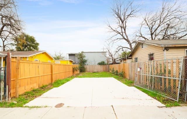 rental at 1610 Loma Vista in San Antonio, TX — photo 1
