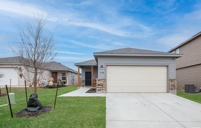 3-bedroom rental at 3408 McCrae in San Antonio, TX — photo 2