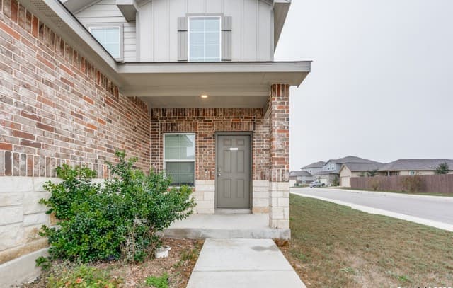 4-bedroom rental at 4111 Fort Palmer in St Hedwig, TX — photo 3