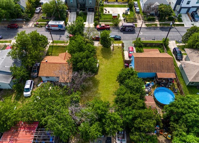 rental at 718 S Olive St in San Antonio, TX — photo 3