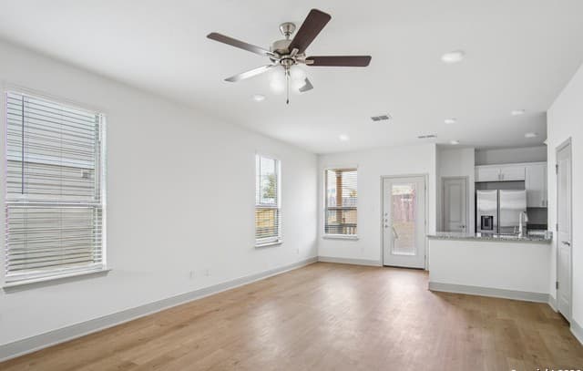 rental at 12340 Montgomery Forest in San Antonio, TX — photo 3