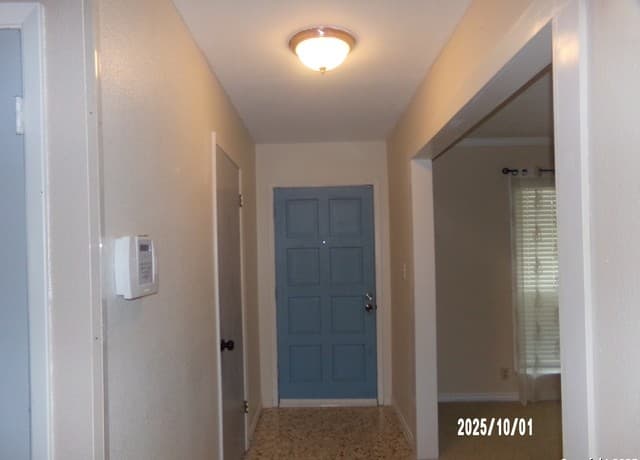 3-bedroom rental at 615 Amistad Blvd in Universal City, TX — photo 3