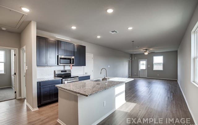 3-bedroom rental at 4982 Mala Vida in San Antonio, TX — photo 3