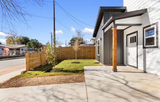 3-bedroom rental at 107 Calles St in San Antonio, TX — photo 3