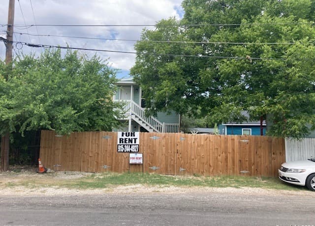1-bedroom rental at 112 Oelkers in San Antonio, TX — photo 5