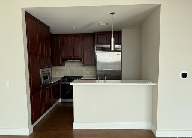 1-bedroom rental at 610 E Market St Unit 2803 in San Antonio, TX — photo 2
