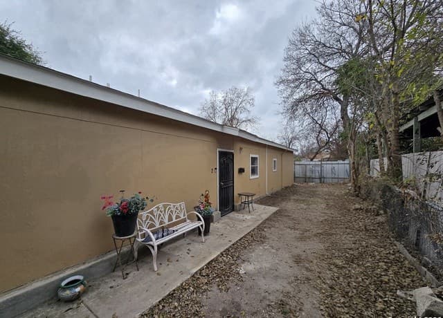 rental at 113 Cox in San Antonio, TX — photo 5