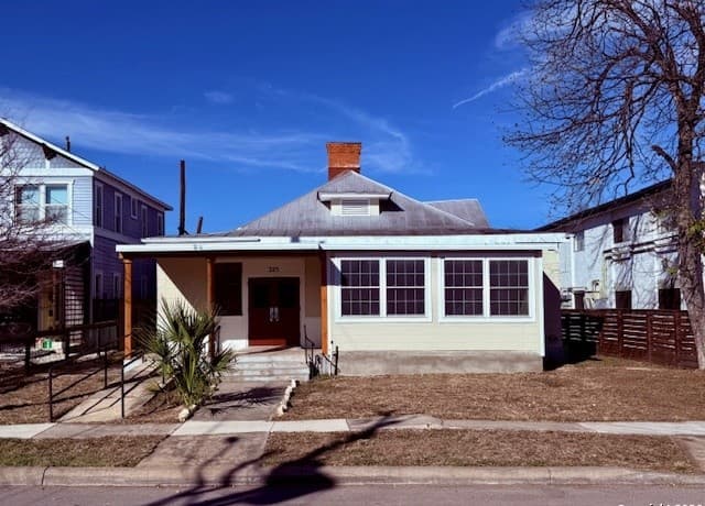 rental at 325 E Locust in San Antonio, TX — photo 5