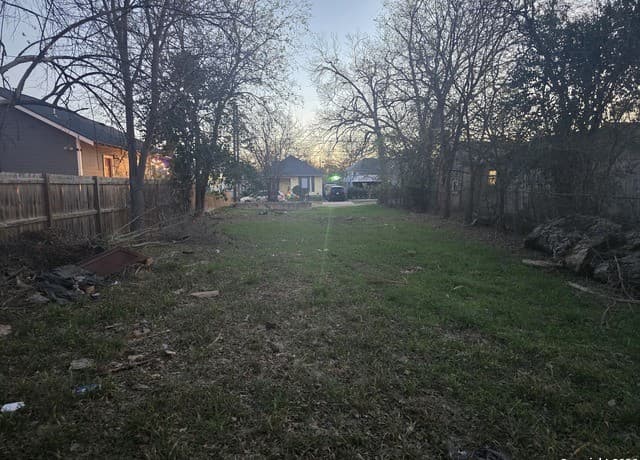 rental at 1327 Burleson in San Antonio, TX — photo 2