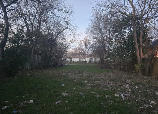 rental at 1327 Burleson in San Antonio, TX — photo 4