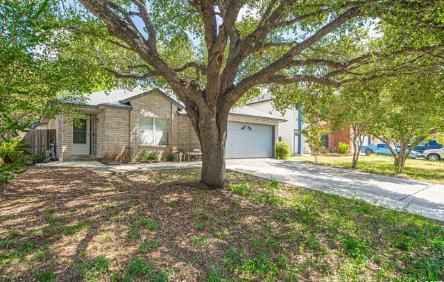 3-bedroom rental at 9835 Morningfield in San Antonio, TX — photo 2