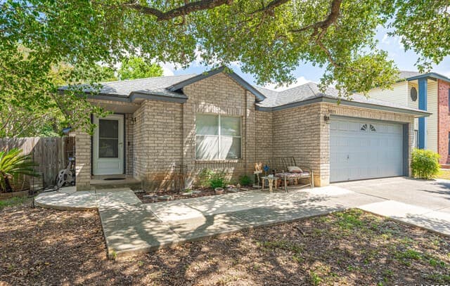 3-bedroom rental at 9835 Morningfield in San Antonio, TX — photo 3