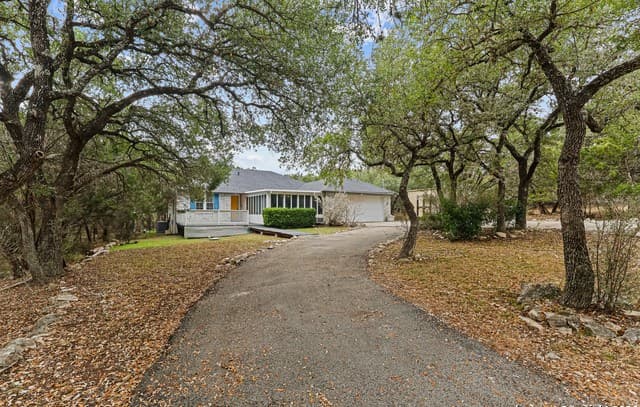 3-bedroom rental at 162 Canyon Vw in Spring Branch, TX — photo 3