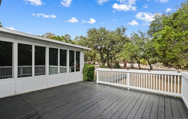 3-bedroom rental at 162 Canyon Vw in Spring Branch, TX — photo 5