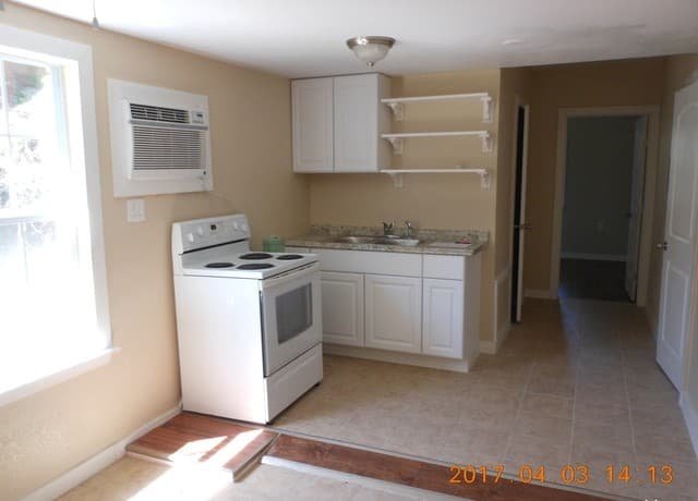 2-bedroom rental at 427 Lively Dr Unit GARAGE APARTMENT in San Antonio, TX — photo 2