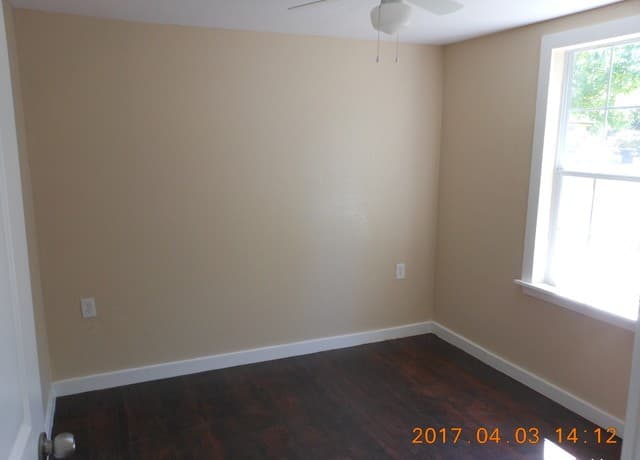 2-bedroom rental at 427 Lively Dr Unit GARAGE APARTMENT in San Antonio, TX — photo 3