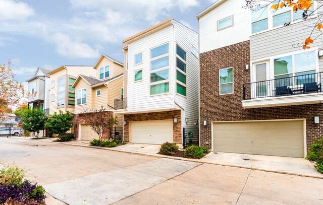 3-bedroom rental at 131 Mary D in Alamo Heights, TX — photo 3