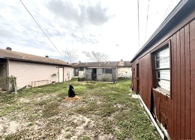 3-bedroom rental at 4939 Mary Diane in San Antonio, TX — photo 4