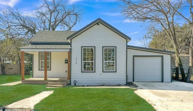 3-bedroom rental at 219 Saint James in San Antonio, TX — photo 3