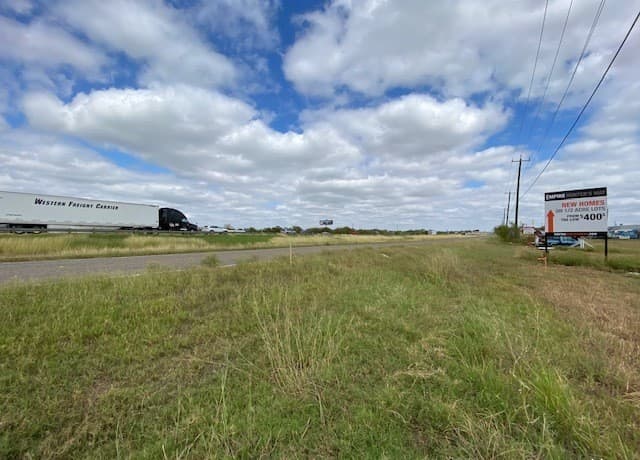 rental at 12020 Interstate 10 in Converse, TX — photo 1
