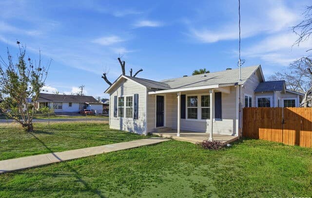 3-bedroom rental at 1203 Denver Blvd in San Antonio, TX — photo 2