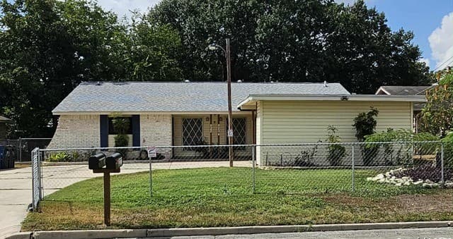 2-bedroom rental at 820 Durr in San Antonio, TX — photo 3