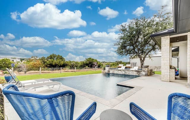4-bedroom rental at 129 E Evergreen in Boerne, TX — photo 1