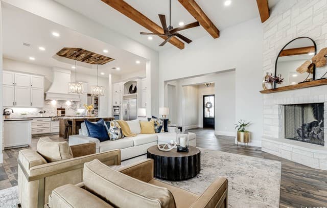 4-bedroom rental at 129 E Evergreen in Boerne, TX — photo 4