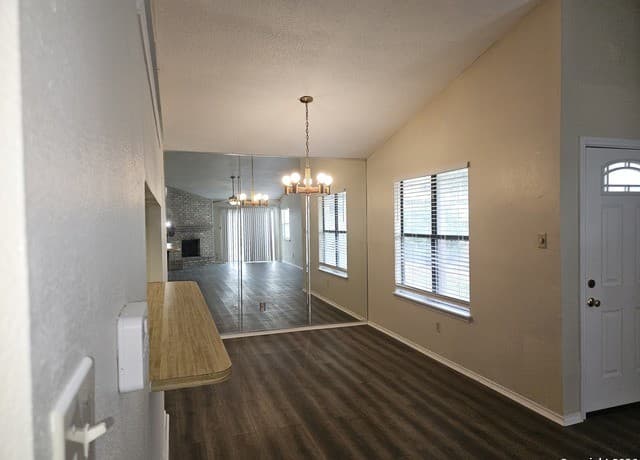 3-bedroom rental at 4410 Putting Green in San Antonio, TX — photo 3
