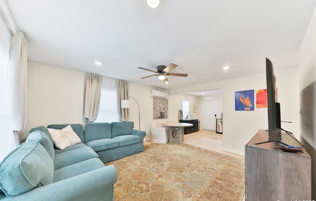 rental at 315 W Norwood in San Antonio, TX — photo 5