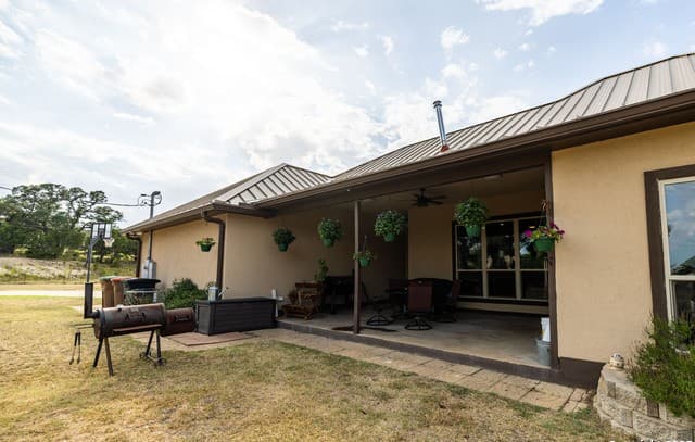 4-bedroom rental at 362 Coneflower in Spring Branch, TX — photo 4