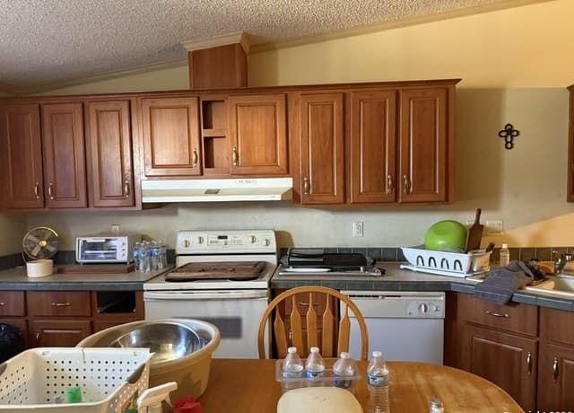 3-bedroom rental at 632 Academy B in Blanco, TX — photo 4