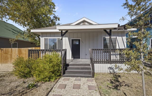 3-bedroom rental at 131 Chicago in San Antonio, TX — photo 2
